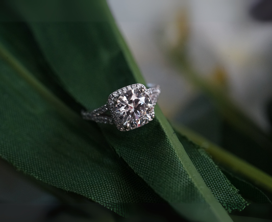 Zaimond Halo Solitaire Lab Grown Diamond Engagement Ring – 18kt Gold